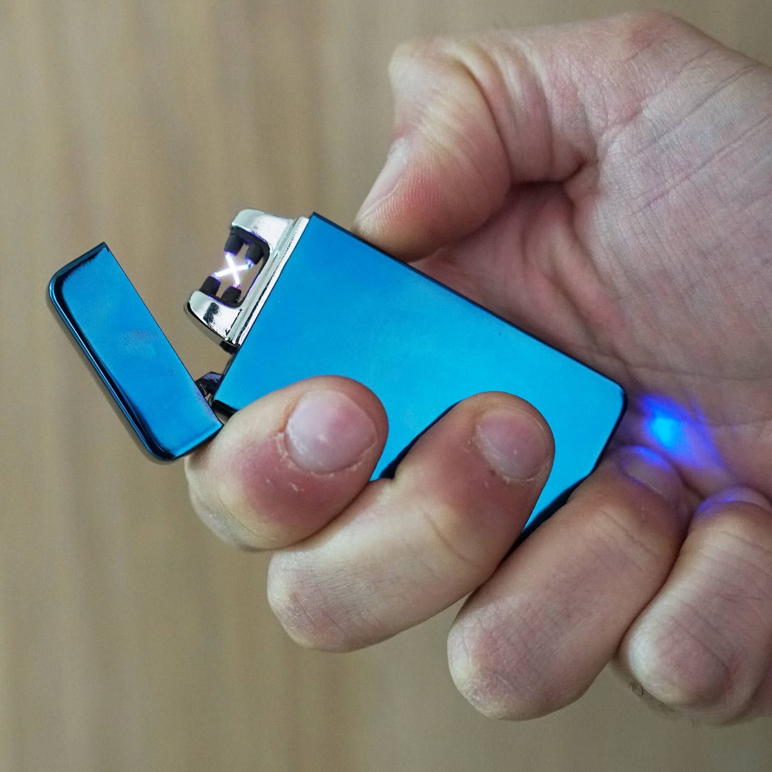 Accendini Elettrici Accendino Antivento Mini Double Arc Display a Schermo  USB Ricaricare Piccoli Accendini a LED al Plasma in Metallo,Blue :  : Casa e cucina